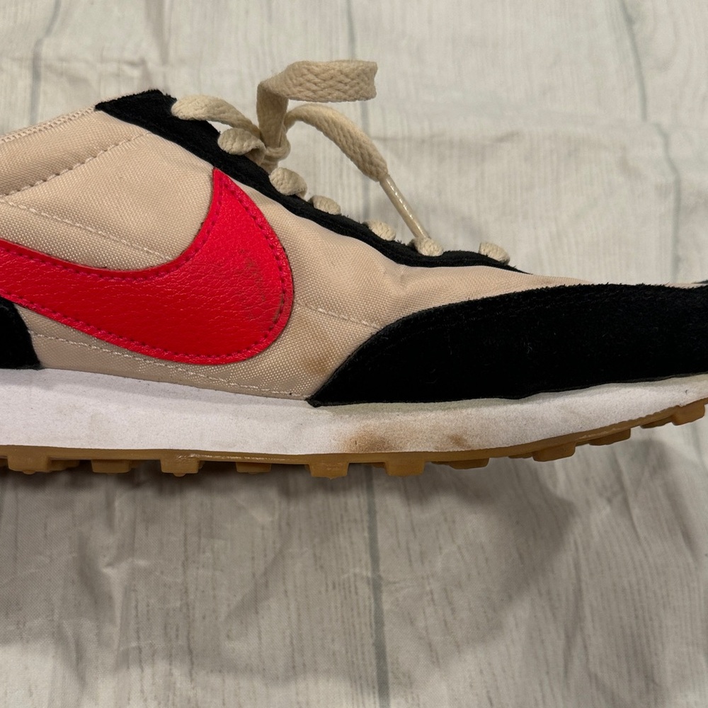 Nike Fast Break Beige and Black Sneakers with Red Swoosh size 8.5 EUC - Picture 8 of 9